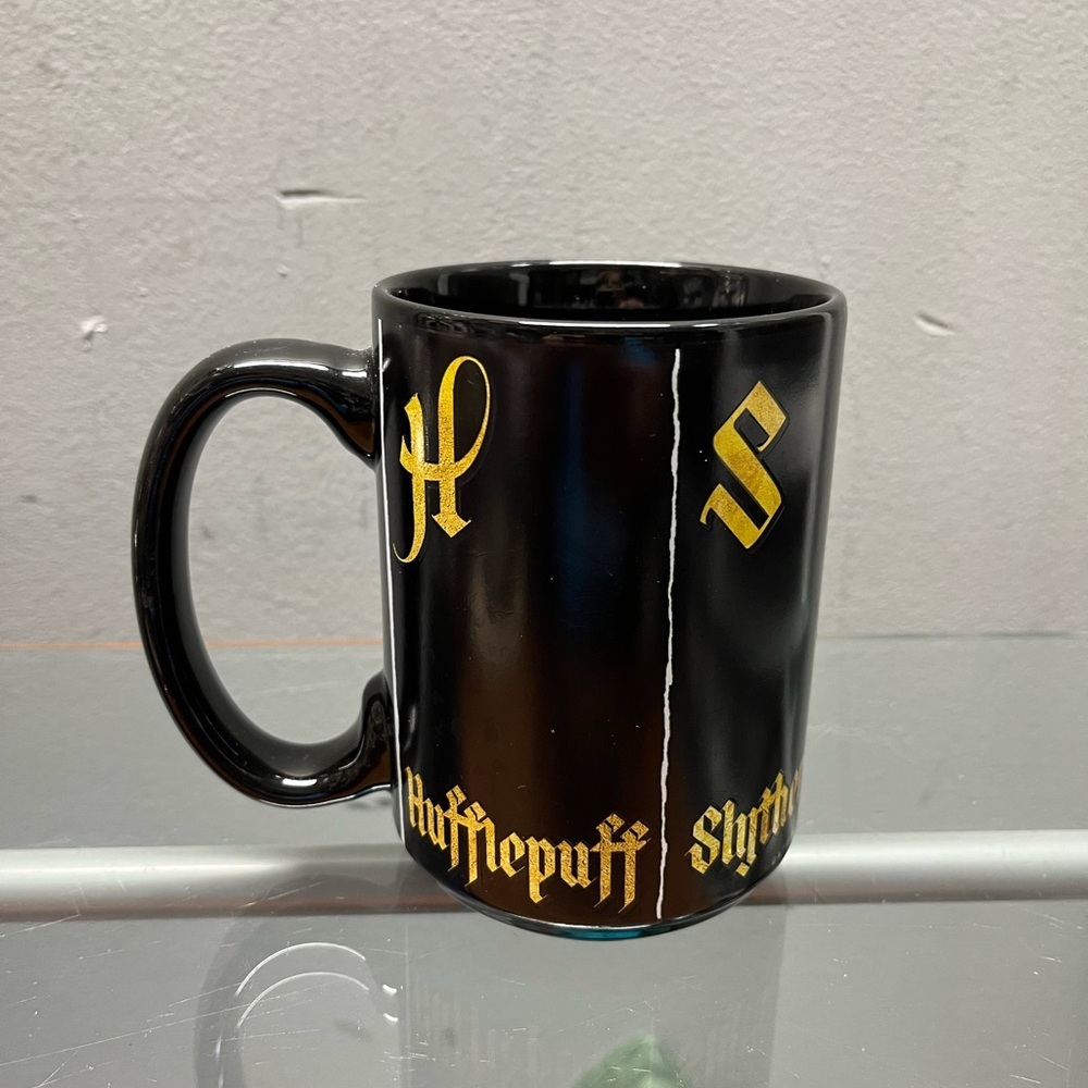 Warner Bros Black and Gold Dining Mug